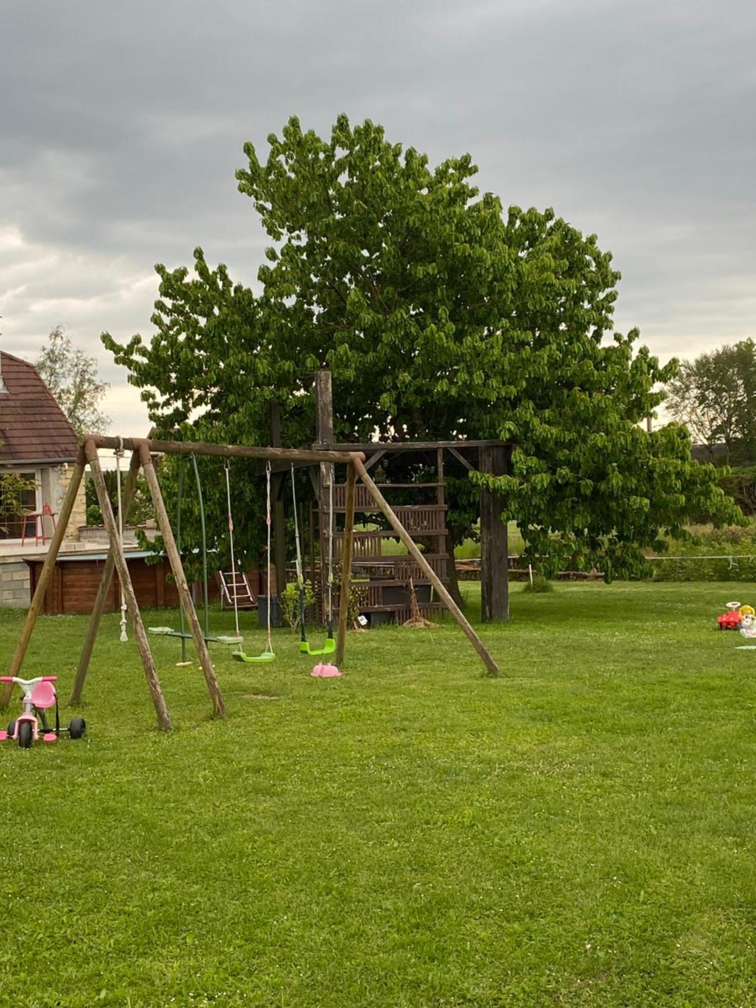 Complexe Familial Villa Charmes  Exterior photo